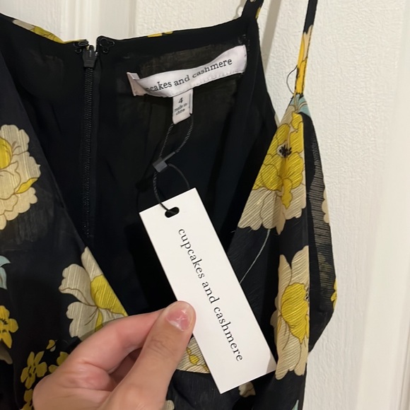 Cupcakes and Cashmere Ariadne Floral Ruffle Trim Dress NWT - Picture 6 of 9